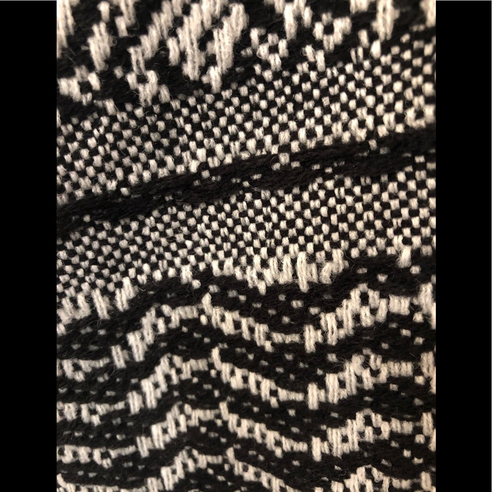 Super soft patterned blanket! Brand new in package - Picture 5 of 8